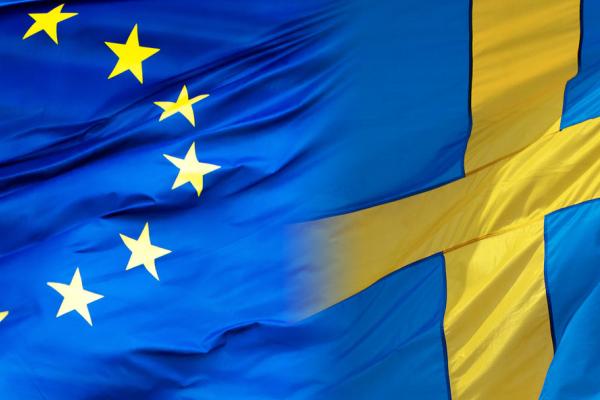 EU-flaggan och den svenska flaggan.